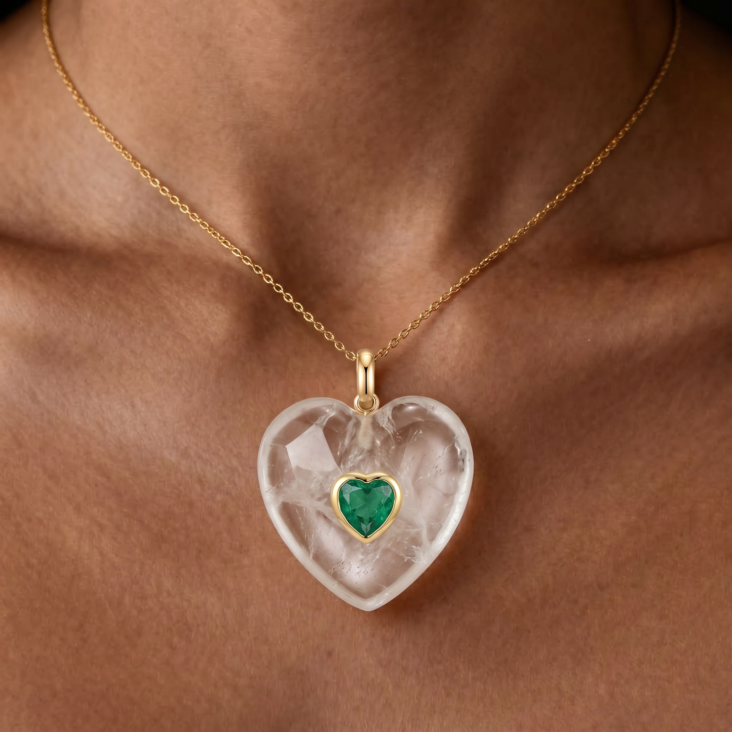 Colgante de corazón cuarzo blanco con piedra verde esmeralda - Bendita Eva