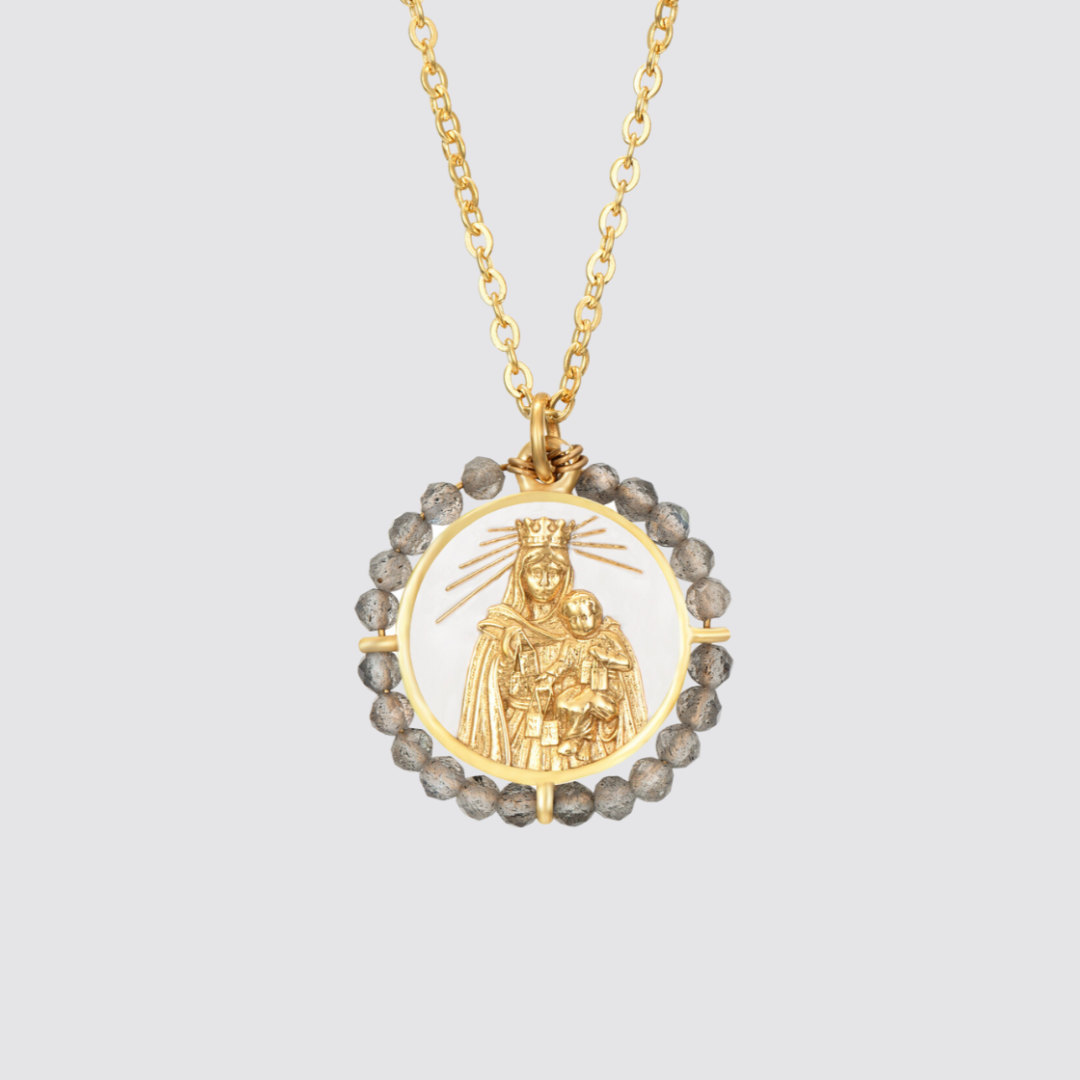 Virgen del Carmen rodeada de piedras Labradorita- Bendita Eva